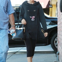 01-18 - Arriving at a dance studio in Los Angeles - California